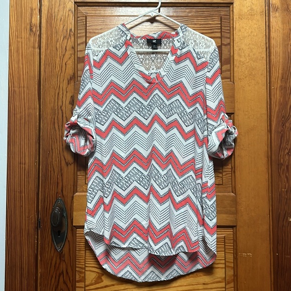 IZ Byer women’s Blouse with a salmon white and black zigzag pattern size xl - Picture 3 of 7